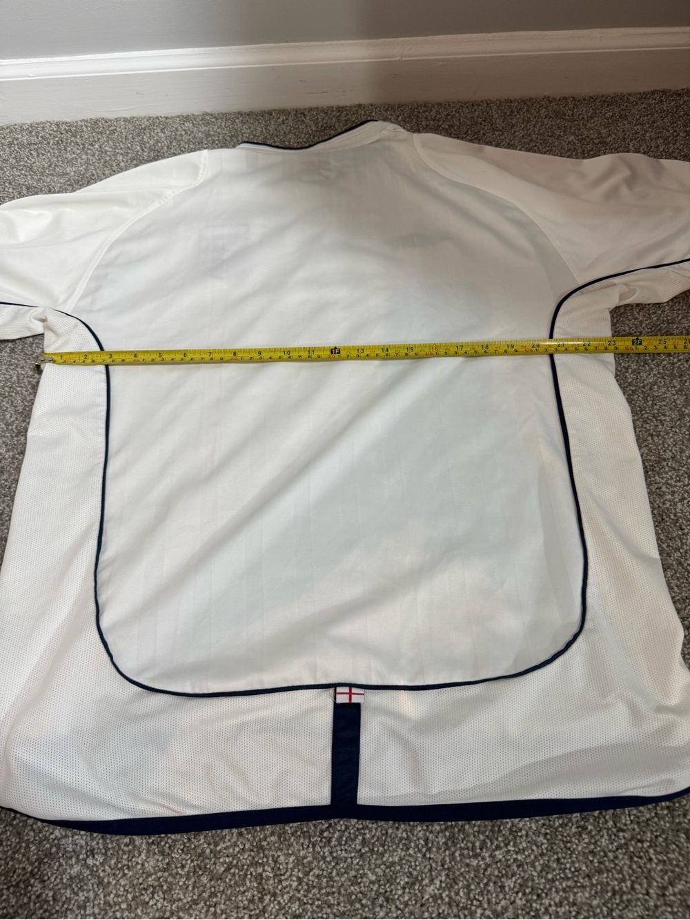 Umbro Men’s White England Football Shirt with Red Stripe - Picture 5 of 6